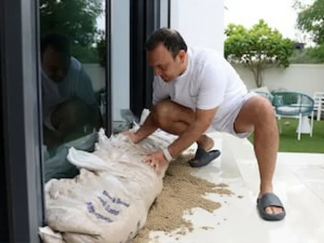 UAE Residents Sandbag Homes Ahead of March 2026 Storm Peak